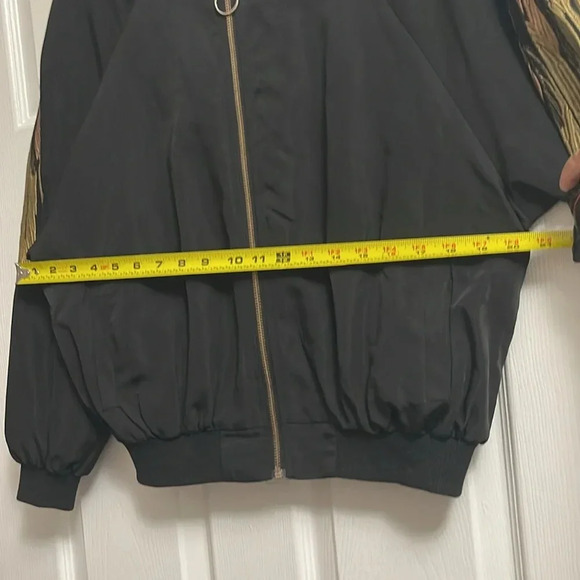 SHEIN XS oversized bomber jacket with embroidered feathers. - Picture 4 of 6